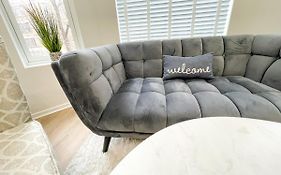 Wrigleyville Friends Unit - 5Bdrm